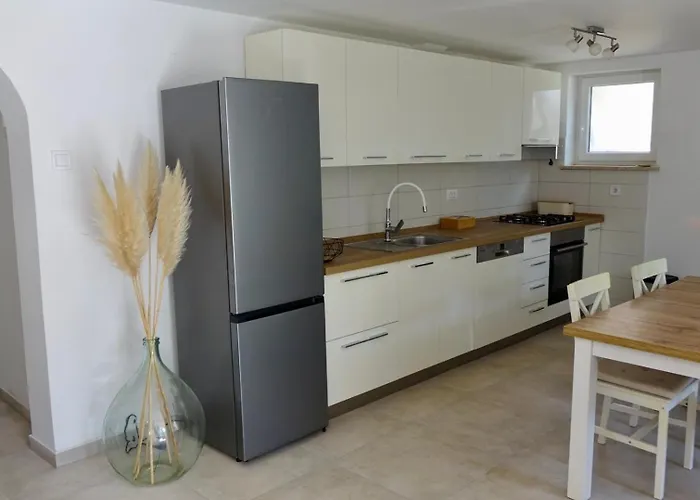 With Parking Space - 24293 波雷奇